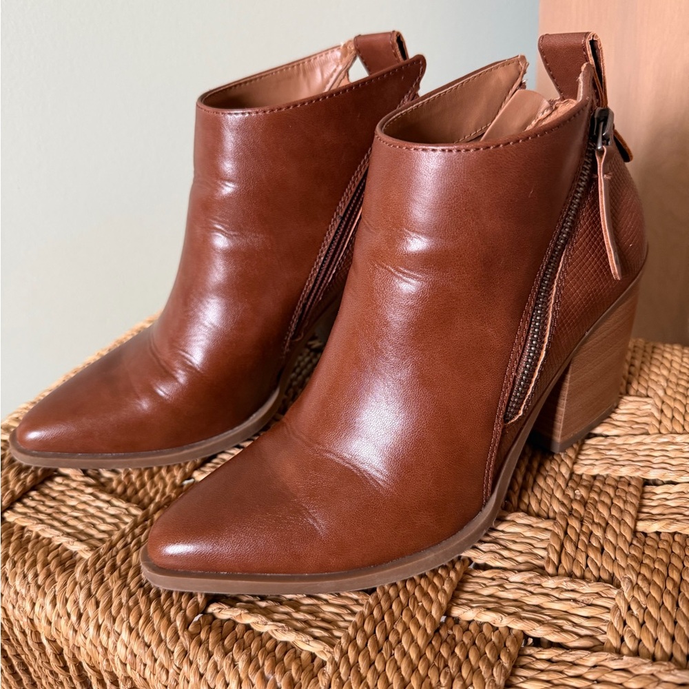 Universal Thread Ankle Booties, EUC - Picture 14 of 15